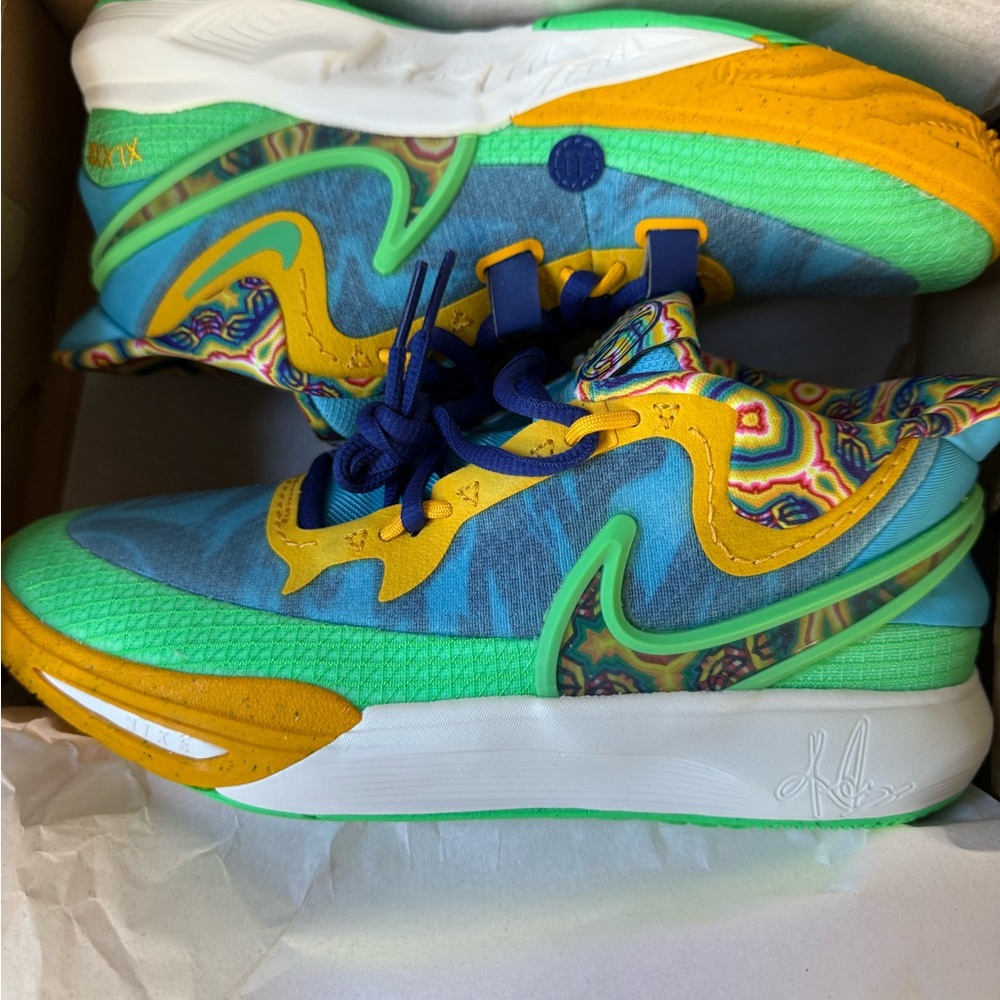 Nike Blue and Green Dynamic Sneakers